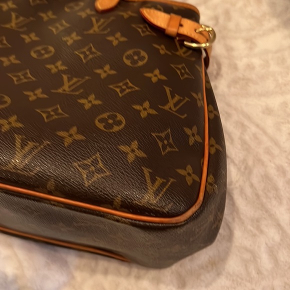 Louis Vuitton authentic Beautiful Good used condition 15x10x5”9.5”drop straps - Picture 5 of 16